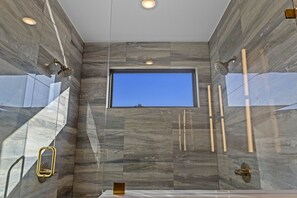 Hair dryer, towels - Eagle`s Vista · Heated Pool, Stunning Views, Hot Tub & Game Room - Sleeps 30! (Broken Bow)