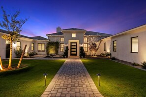 Exterior - Spacious & Luxurious Home in Scottsdale (Scottsdale)