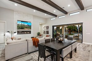 Dining - Spacious & Luxurious Home in Scottsdale (Scottsdale)