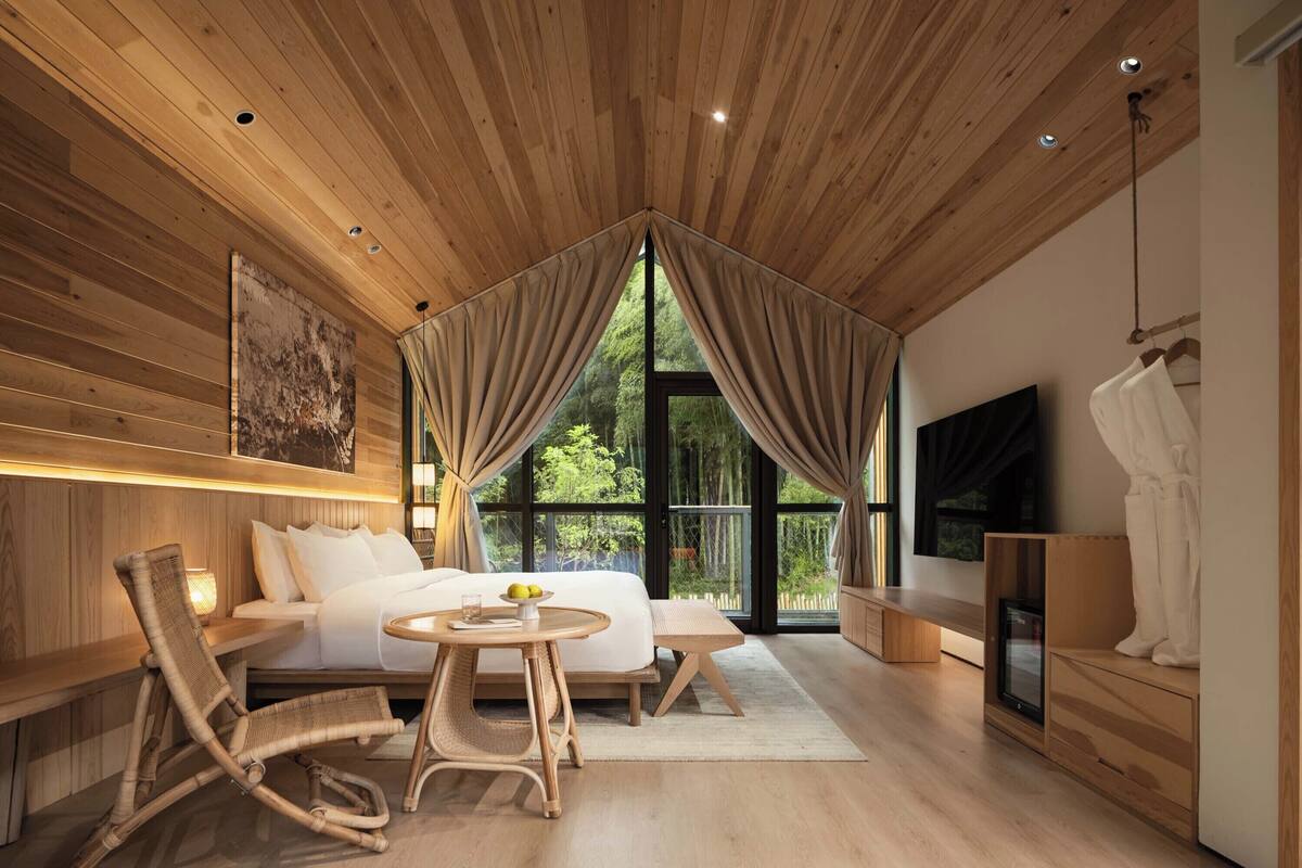 Chalet Junior, pemandangan bukit | Brankas, tirai kedap cahaya, tempat tidur bayi gratis, dan Wi-Fi gratis