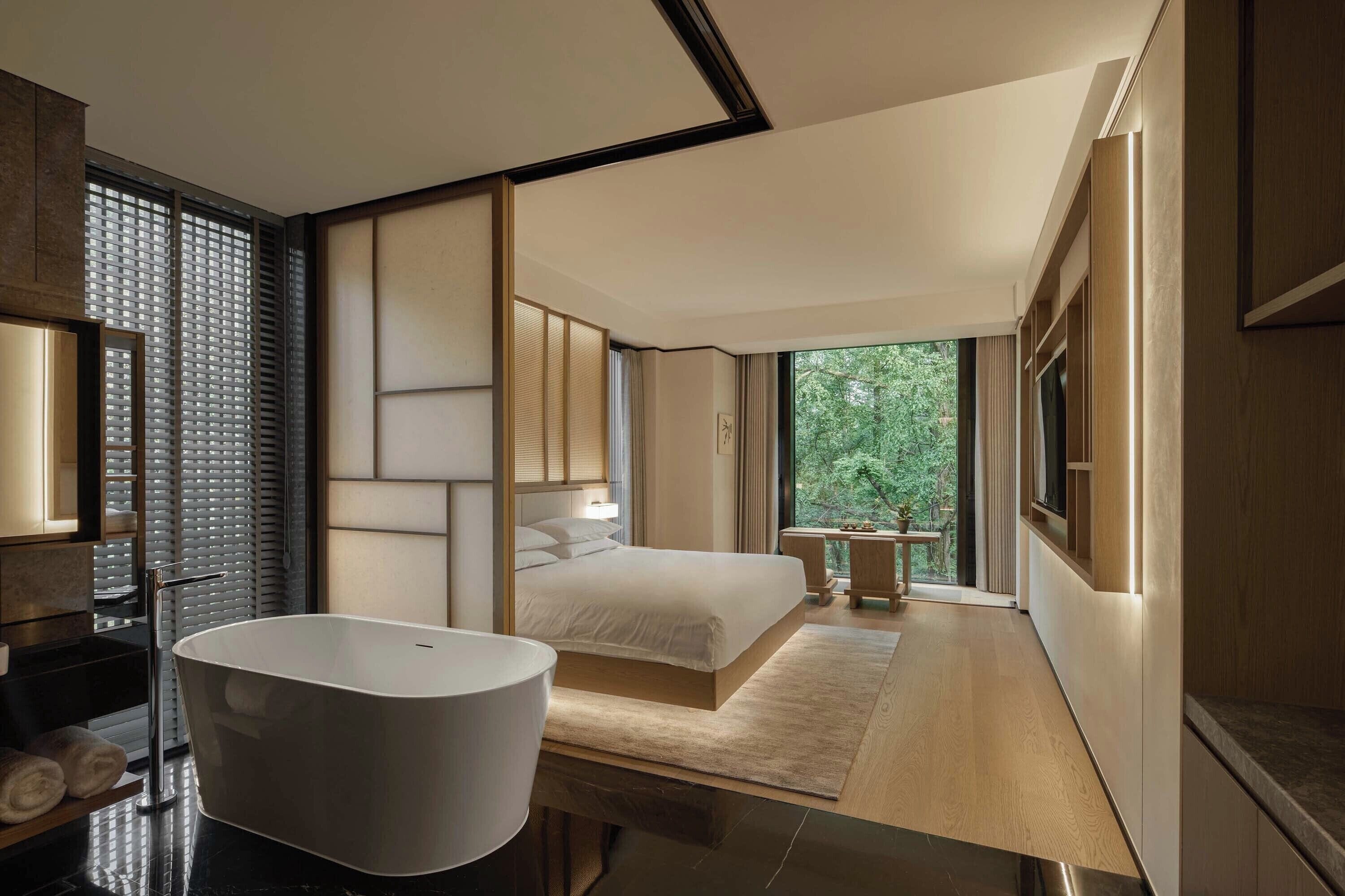 Superior Double Room, Hill View | Bathroom | Free toiletries, hair dryer, bathrobes, slippers