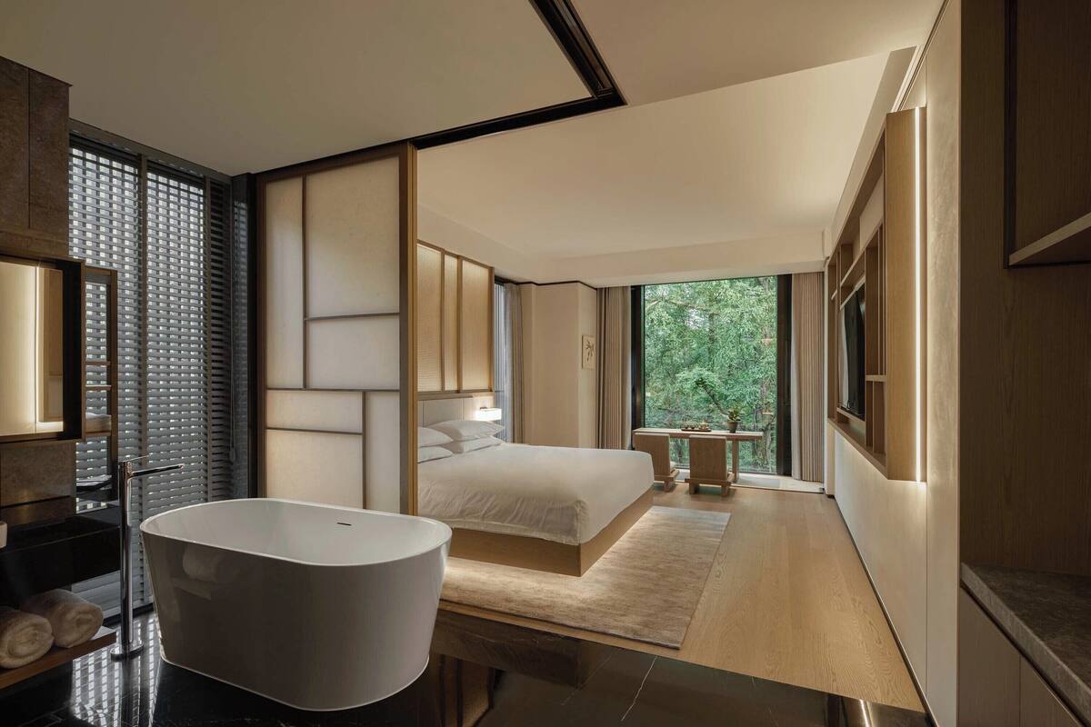 Kamar Double Superior, pemandangan bukit | Kamar mandi | Perlengkapan mandi gratis, pengering rambut, jubah mandi, dan sandal