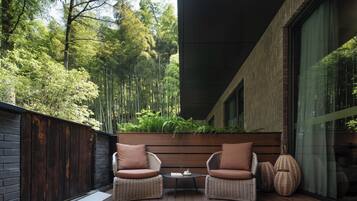 Kahden hengen signature-huone, näköala pihalle | Näkymä huoneesta