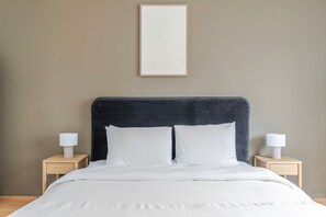 Tabla de planchar con plancha, wifi y ropa de cama 