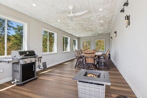 Dining - Peaceful Horizons with Views, 2 Hot Tubs, Seclusion, Games! (Gatlinburg)
