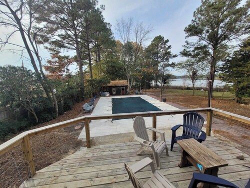 Newport News 4BR | Saltwater Pool and View