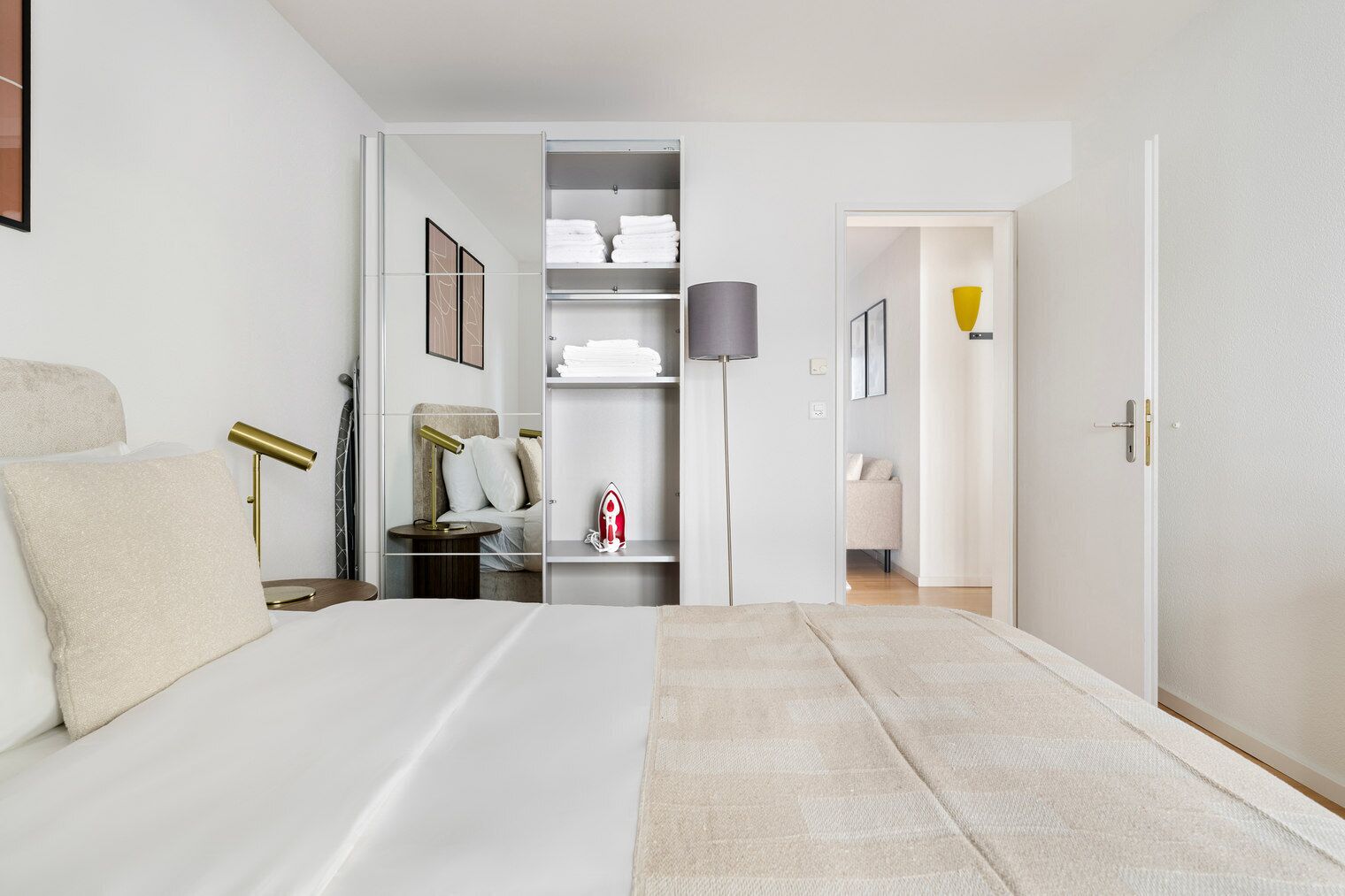 Iron/ironing board, WiFi, bed sheets