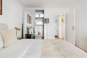 Iron/ironing board, WiFi, bed sheets - Blueground | Seefeld, balcony, nr Lake Zurich (Zurich)