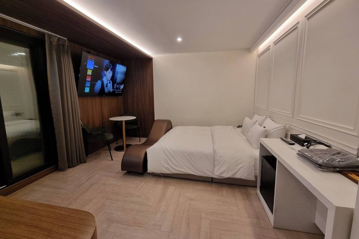Signature Room | Free WiFi
