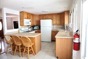 Microwave, oven, stovetop, dishwasher - Spacious Waterfront Vacation Home, 4 Bedrooms, Sleeps 12 (Little Egg Harbor Township)