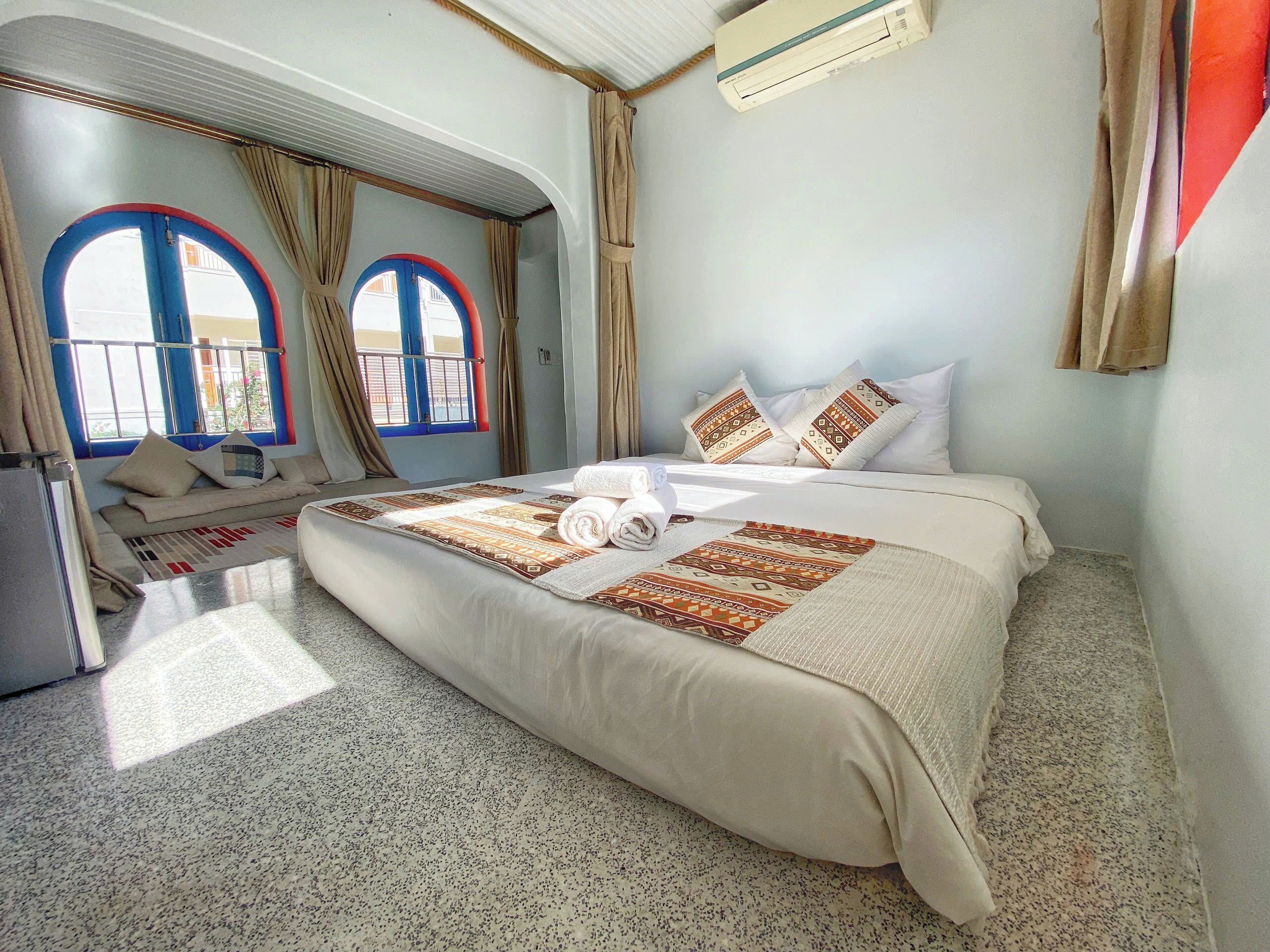 Free WiFi, bed sheets