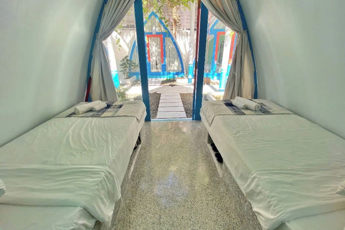 Dobbeltrom – standard, terrasse, delvis utsikt mot innsjø | Wi-fi (inkludert) og sengetøy