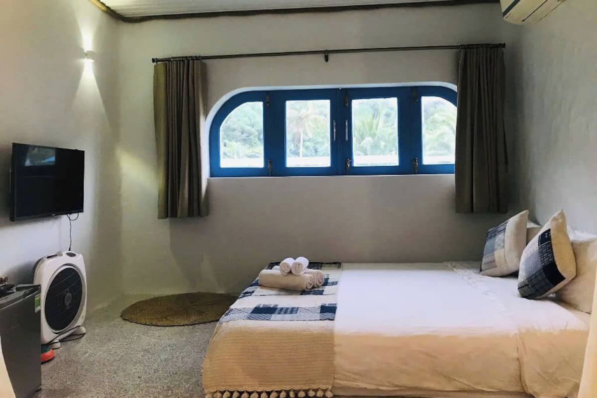 Tremannsrom – signature, terrasse, utsikt mot høyde | Wi-fi (inkludert) og sengetøy