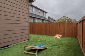 Property grounds - Cozy Modern Home! (Vancouver)