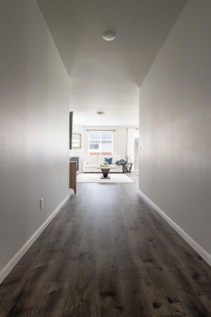 Interior - Cozy Modern Home! (Vancouver)
