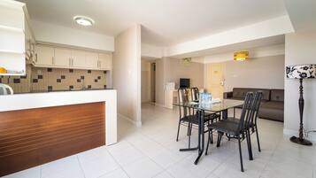 Family Room, Multiple Beds | Desk, free WiFi, bed sheets