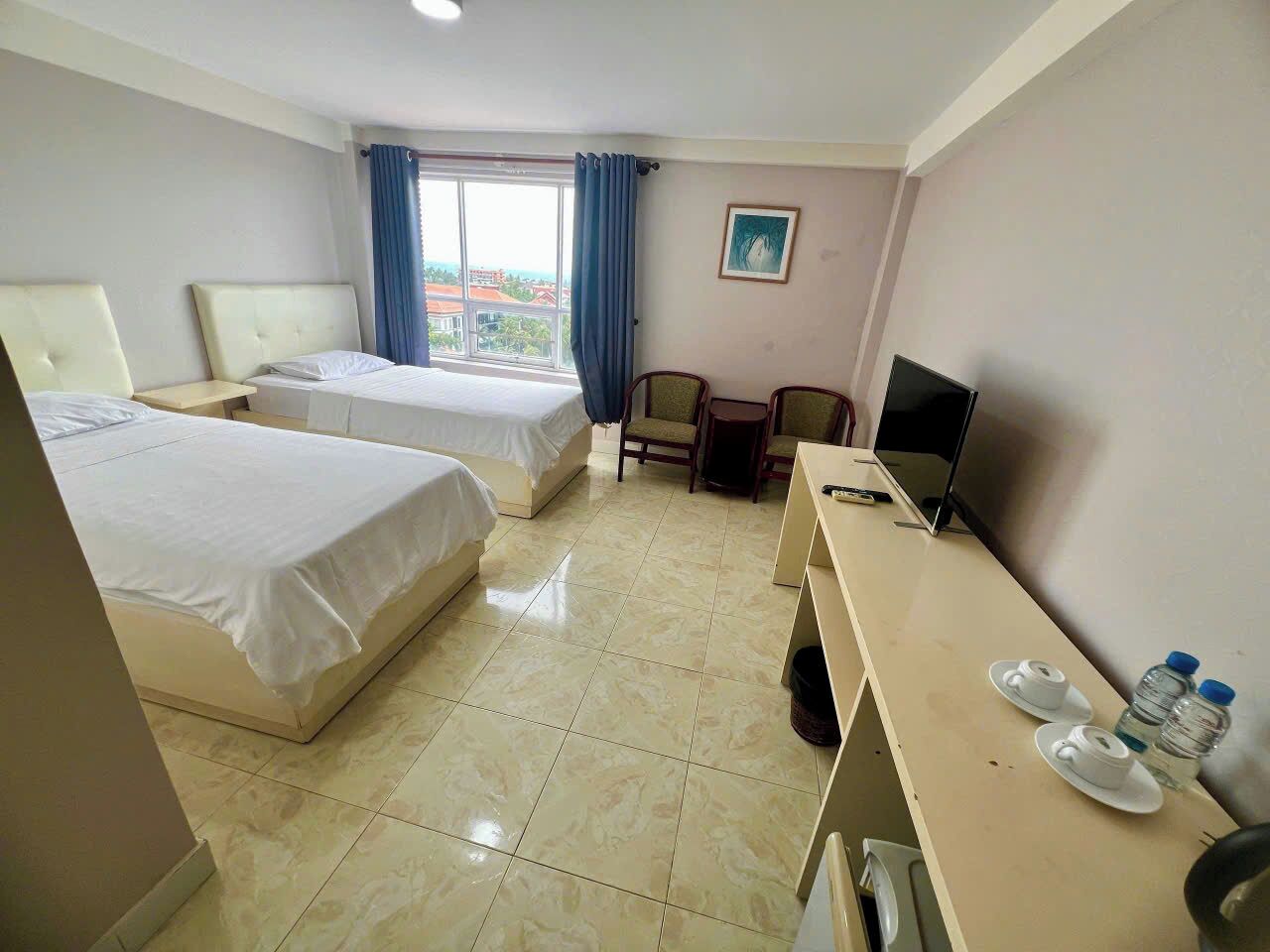 Työpöytä, kannettavalle tietokoneelle sopiva työtila, ilmainen Wi-Fi