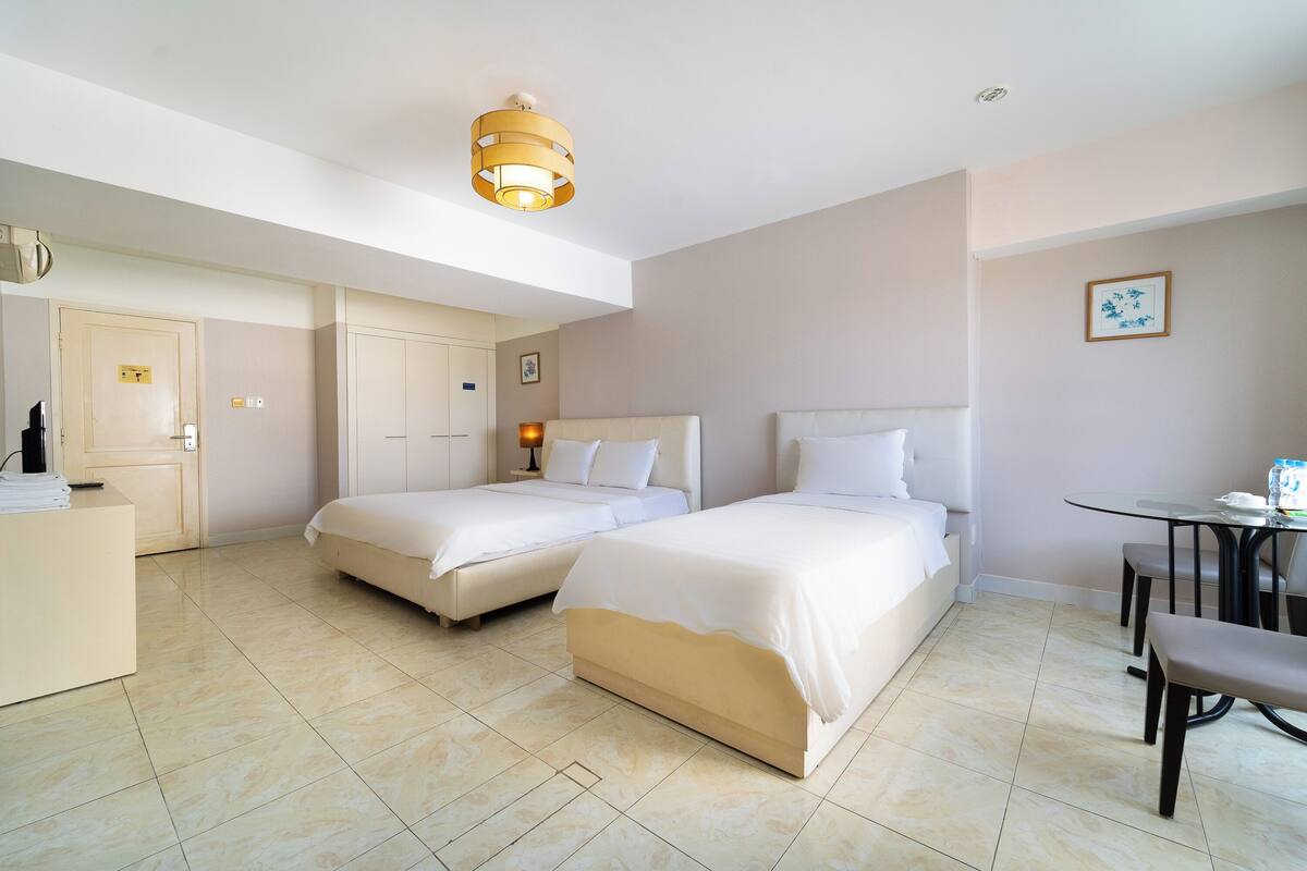 Superior-herbergi fyrir þrjá | Skrifborð, vinnuaðstaða fyrir fartölvur, ókeypis þráðlaus nettenging