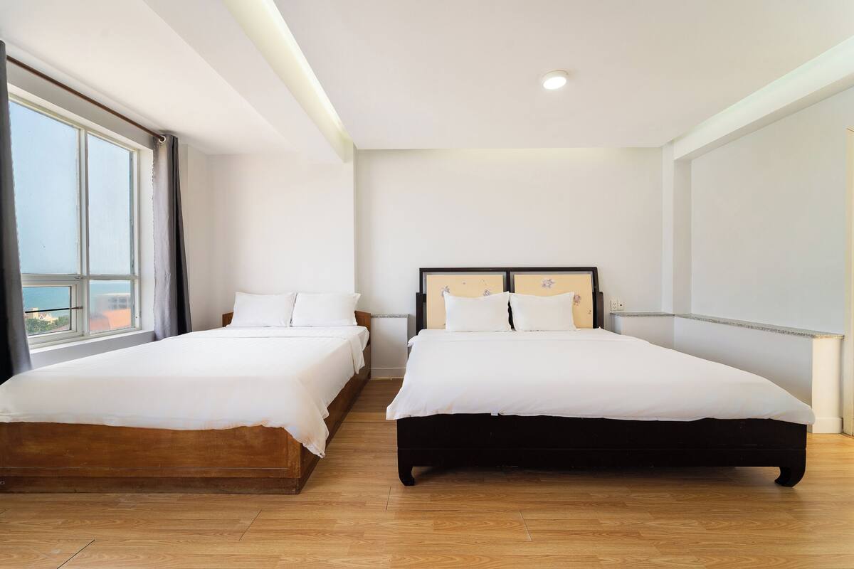 Fjölskyldusvíta | Skrifborð, vinnuaðstaða fyrir fartölvur, ókeypis þráðlaus nettenging