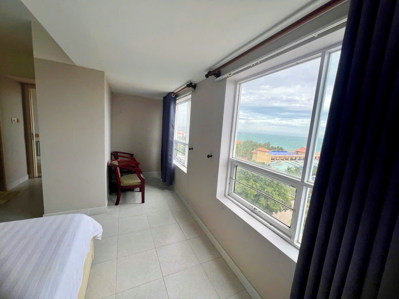 Desk, laptop workspace, free WiFi