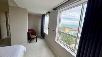 Desk, laptop workspace, free WiFi