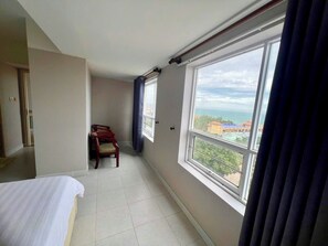 Desk, laptop workspace, free WiFi