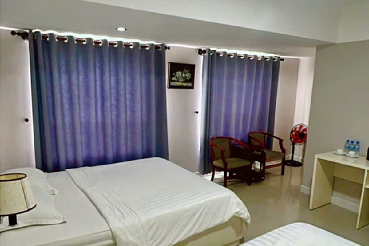 Deluxe Quadruple Room | Desk, laptop workspace, free WiFi