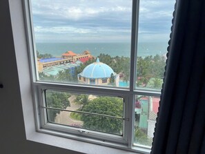 Habitación cuádruple Deluxe | Escritorio, espacio para trabajar con laptop y wifi gratis 