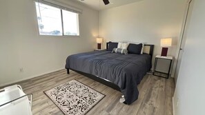 3 多间卧室、免费 WiFi、床单