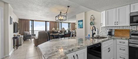 KĂŒhlschrank, Mikrowelle, Ofen, Herdplatte