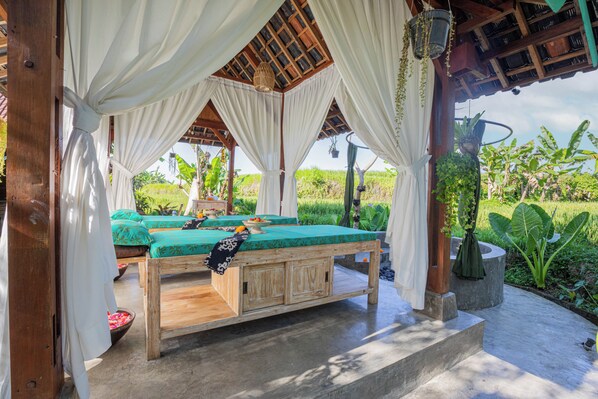 Deep-tissue massages, massages