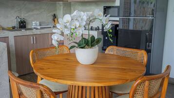 Family Villa, 3 Bedrooms, Private Pool, Pool View | Dining room