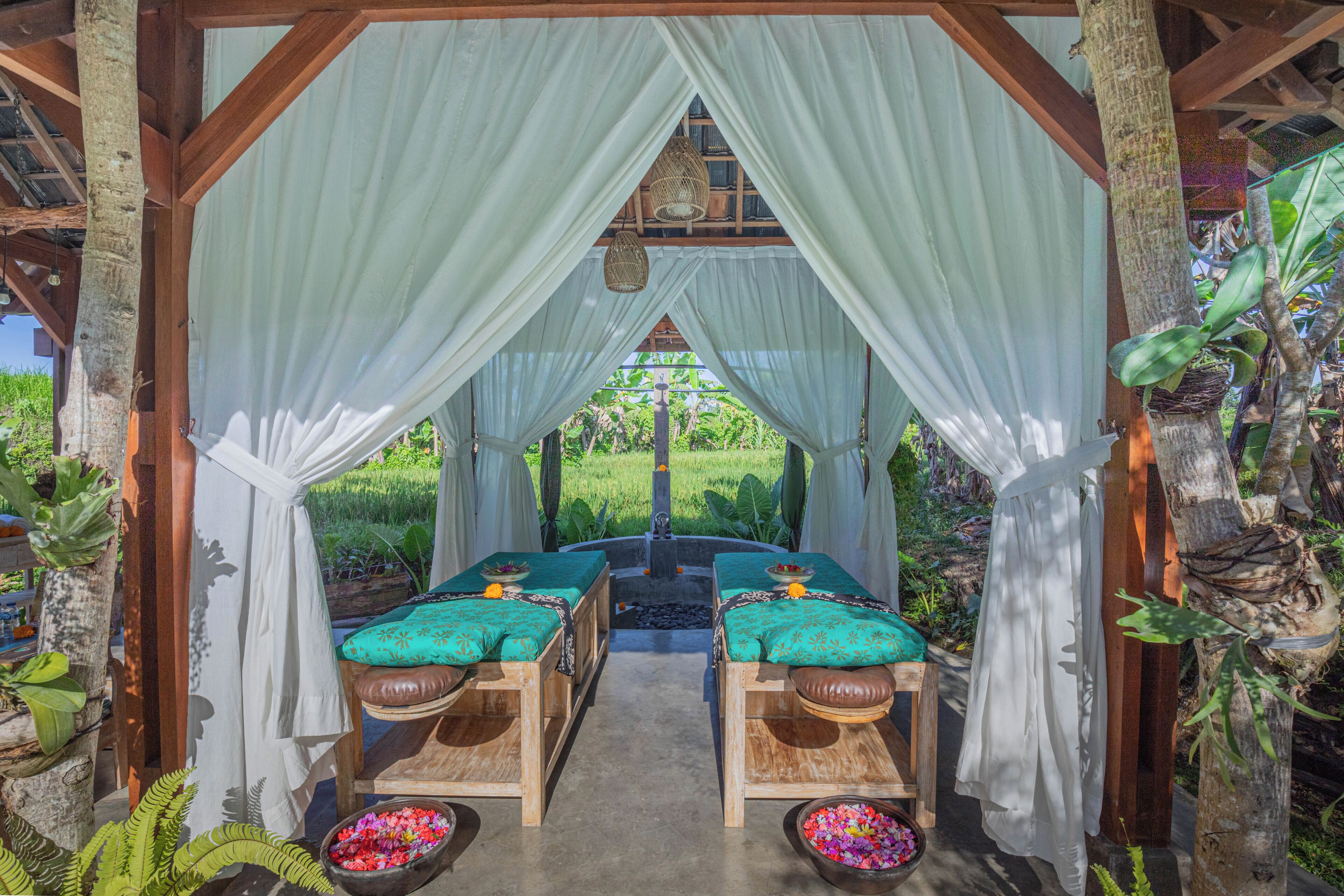 Deep-tissue massages, massages