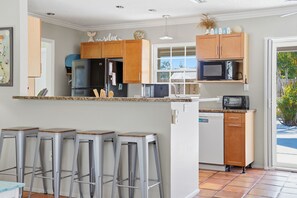 Fridge, microwave, oven, stovetop - ⚓Private Heated Pool & Minutes to Anna Maria Island!⚓ (Bradenton)