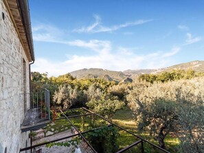 View from property - Vibrant Cottage Near Lake In Bomba (Bomba)