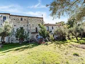 View from property - Vibrant Cottage Near Lake In Bomba (Bomba)