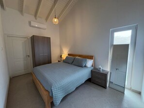 Iron/ironing board - Villa Tranquila Orcuya-3bdr-2 baths with pool-nature experience (santa cruz)