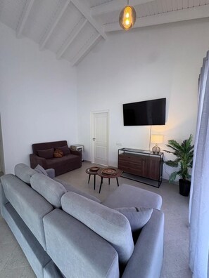 Smart TV - Villa Tranquila Orcuya-3bdr-2 baths with pool-nature experience (santa cruz)