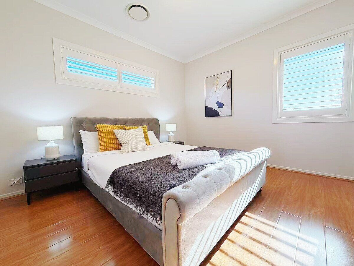 5 bedrooms, iron/ironing board, WiFi (free), bed sheets
