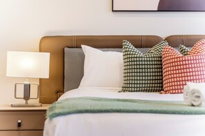 Iron/ironing board, free WiFi, bed sheets - Coastal Retreat – Spacious 5BR Haven in Maroubra (Maroubra)
