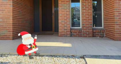 Coastal Retreat – Spacious 5BR Haven in Maroubra
