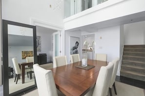Dining - Luxury Downtown PENTHOUSE, 3 Bdrm 2.5 Bthrm,Large Patio, Beside BC Place Stadium (Vancouver)