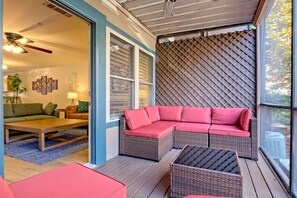 Smart-TV, Kamin, Bücher