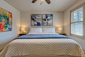 Schreibtisch, Bügeleisen/Bügelbrett, Reisekinderbett, kostenloses WLAN