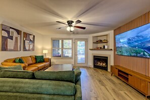 Living area - Central Helen – 1st Floor | Walk Everywhere! (Helen)