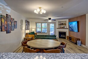 Dining - Central Helen – 1st Floor | Walk Everywhere! (Helen)