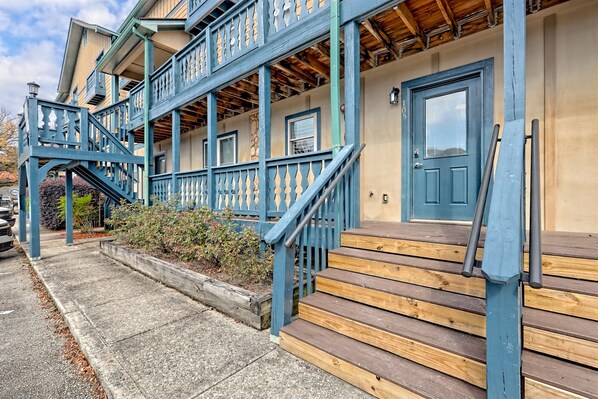 Exterior detail - Central Helen – 1st Floor | Walk Everywhere! (Helen)