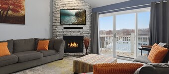 Lake Views & Loft Retreat for Kids w/ 12x30 Slip at 11mm