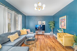 Living area - Flare - Minutes to Broadway - Near Germantown (Nashville)