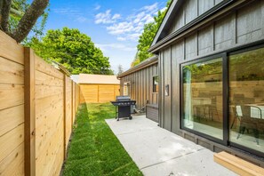 Outdoor dining - Family Friendly Lakeside Ave (Coeur d'Alene)